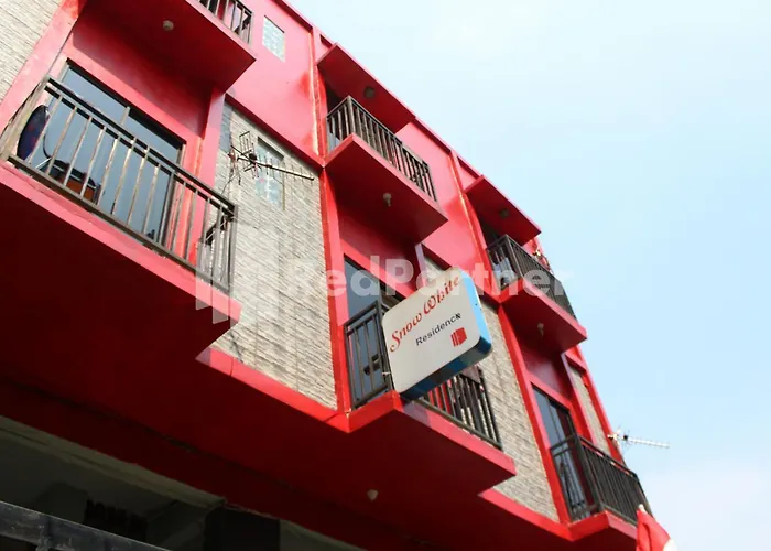 Snow White Residence Near Grogol Mitra Reddoorz Jakarta